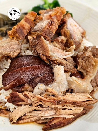 ข้าวหมูสามเกลอ