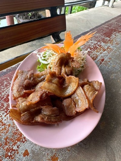 สามชั้นทอดน้ำปลา