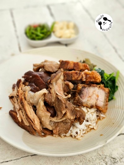 ข้าวหมูสามเกลอ