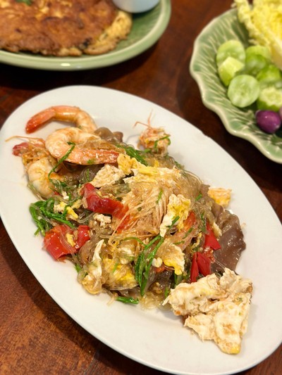 ผัดวุ้นเส้นชะอมกุ้ง
