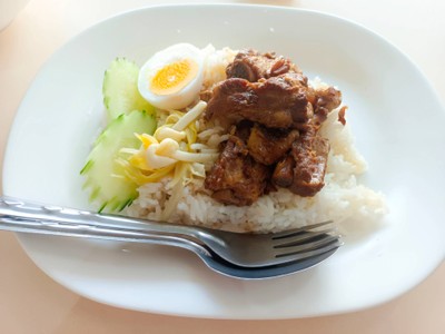 ข้าวซี่โครงหมูตุ๋น