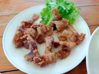 หมูสามชั้นทอดน้ำปลา