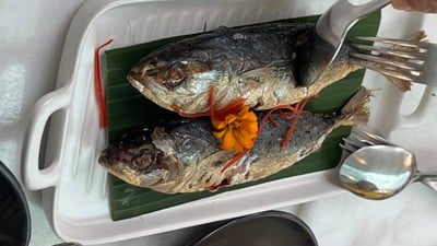 ปลาทูยัดไส้ห่อหมก