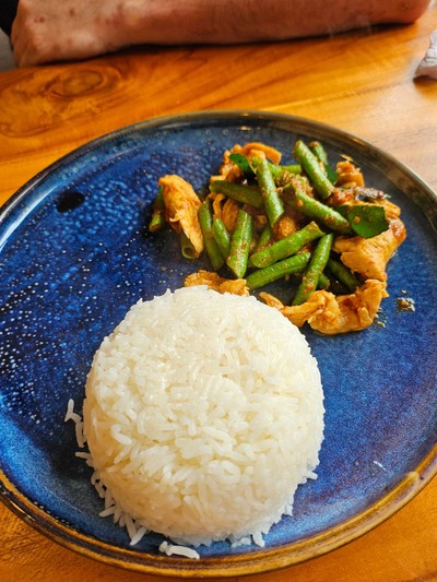 ข้าวผัดพริกแกงไก่