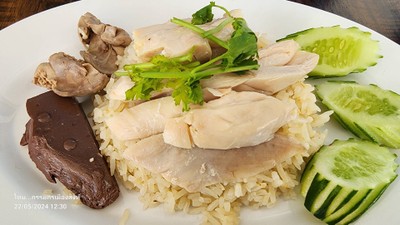 ข้าวมันไก่ต้ม จานละ 50 บาท