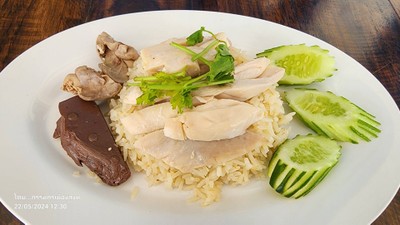 ข้าวมันไก่ต้ม จานละ 50 บาท