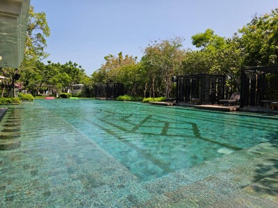 สระว่ายน้ำ/ชายหาด