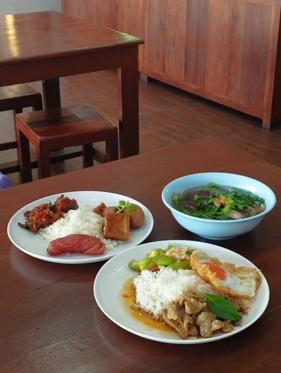 อาหาร หรือ เครื่องดื่ม