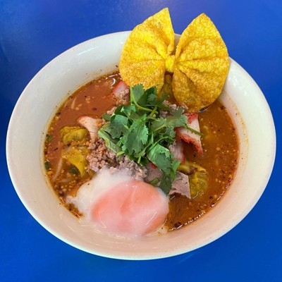 เกี๊ยวต้มยำไข่