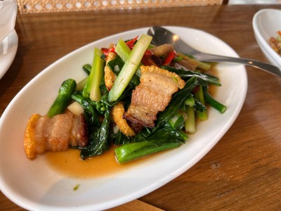 คะน้าหมูกรอบ