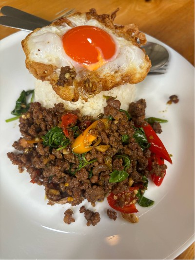 ข้าวกะเพราเนื้อสับ
