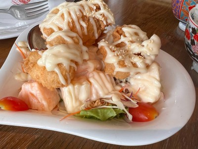 สลัดกุ้งกรอบผลไม้รวม