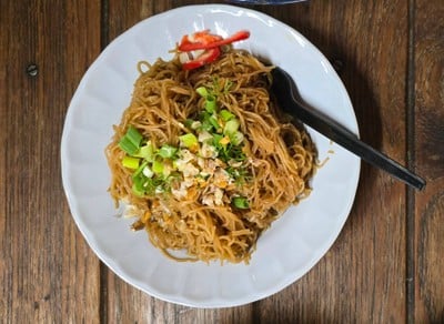 ขนมจีนผัดจากกาดหมั้ว