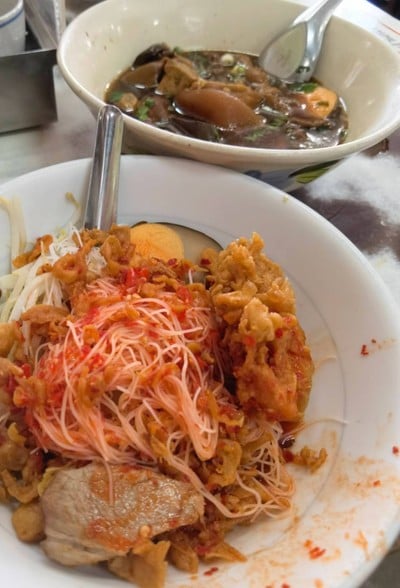 ผักบุ้งไต่ราว