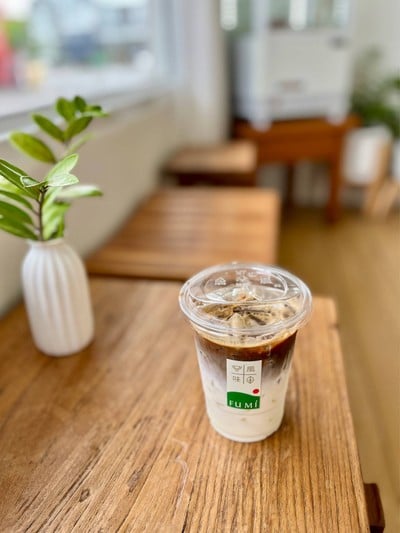 ☕️ Iced Latte. (Price 65 Baht.)