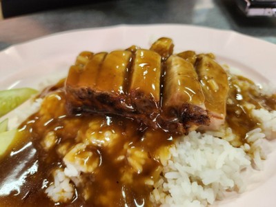 หมูกรอบนายไซ ประชาชื่น