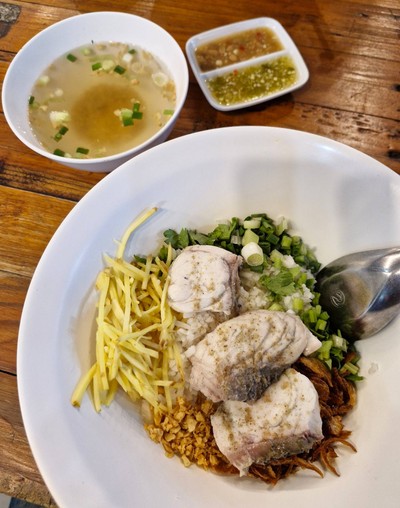 ข้าวต้มแห้งปลากระพง
