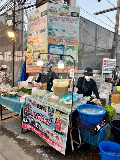 🦪 ลุงบอย & ป้ารัตน์ หอยนางรมสด @หาดจอมเทียน พัทยา ชลบุรี