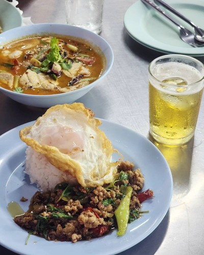 อาหาร หรือ เครื่องดื่ม