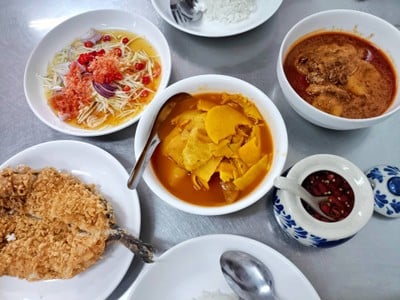 อาหาร หรือ เครื่องดื่ม