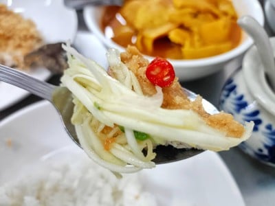 ปลาสำลียำมะม่วง