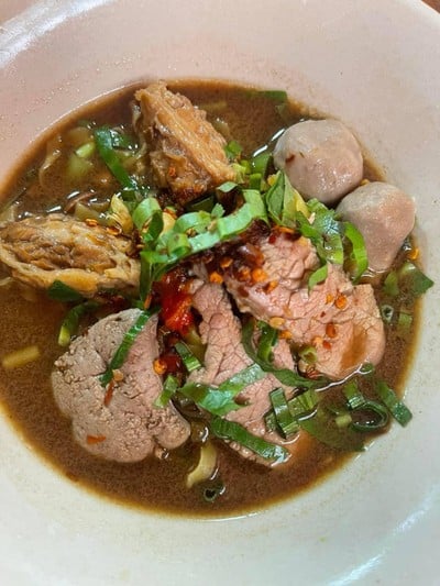 ก๋วยเตี๋ยวเรือน้าชู ตลาดหลังกระทรวงการคลัง