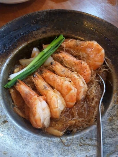 กุ้งอบวุ้นเส้นหม้อใหญ่