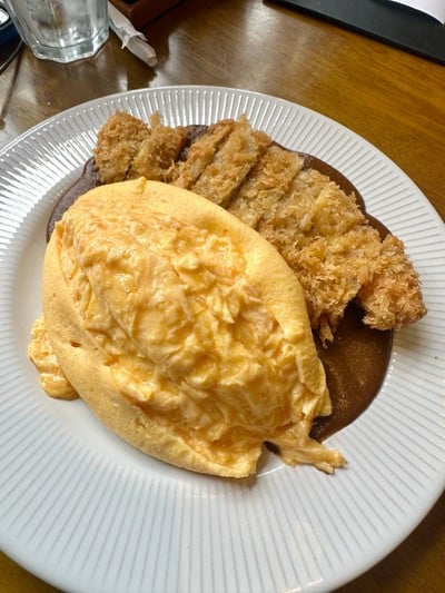 โอมุไร้ซ์ทงคัตซึแกงกะหรี่