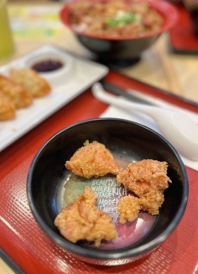 🍗 Fried Chicken. (Price 75 Baht.)