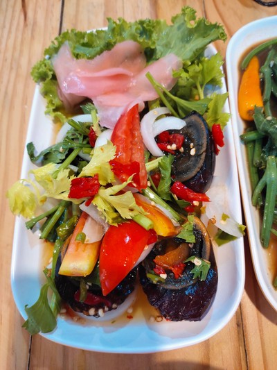 ยำไข่เยี่ยวม้า