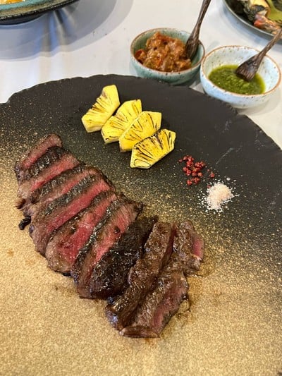 เนื้อย่างกับแจ่วกะปิ