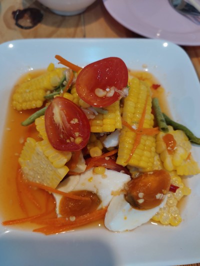 ส้มตำข้าวโพดไข่เค็ม