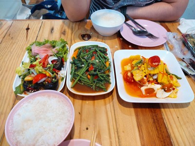 อาหาร หรือ เครื่องดื่ม