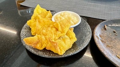 เกี๊ยวทอดครีมสลัด