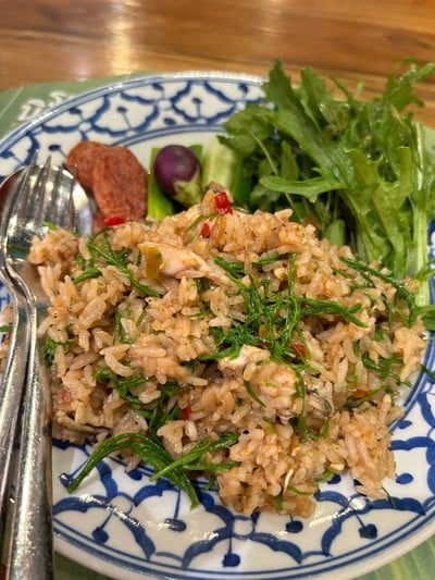ข้าวผัดกะปิชะอมปลาทู