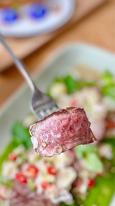 🥩 ยำเนื้อย่างตะไคร้. (ราคา 380 บาท.)