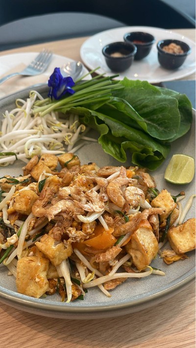 ผัดไทกุ้งกรอบ