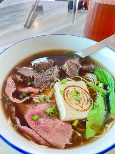 ก๋วยเตี๋ยวเนื้อเส้นเมี่ยน