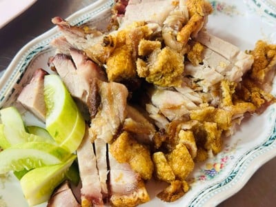 หมูกรอบนายไซ ประชาชื่น