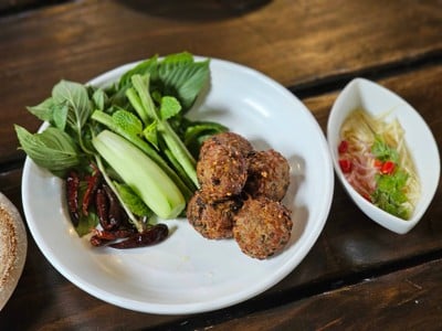 ลาบหมูทอด