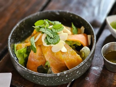 แซลมอนแซ่บ