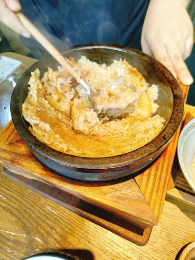 ข้าวอบปูวาตาริ (Watari Kani Ishi Yaki Gohan)