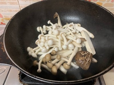 วิธีทำ เห็ดผัดน้ำมันหอย