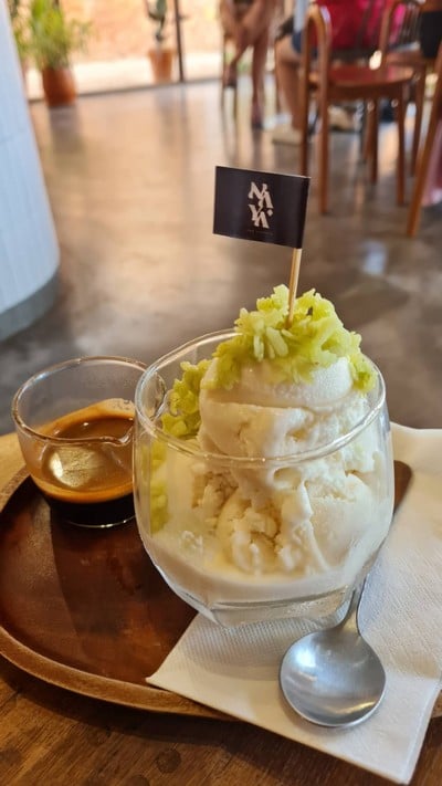 affogato กะทิ ข้าวเม่า