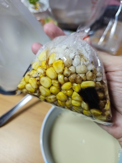 อาหาร หรือ เครื่องดื่ม