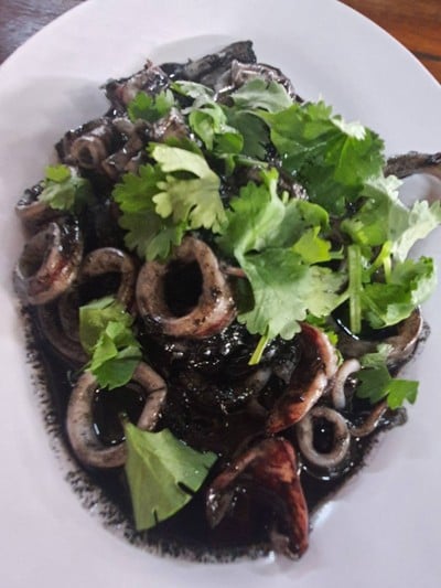 ปลาหมึกผัดน้ำดำ