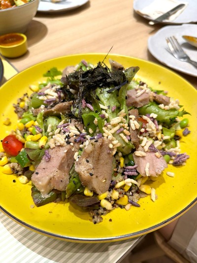 สลัดหมูย่าง