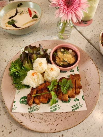 อาหาร หรือ เครื่องดื่ม