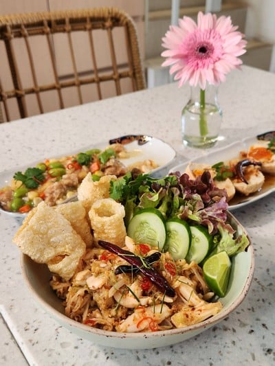 อาหาร หรือ เครื่องดื่ม