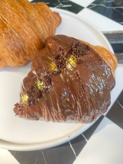 ครัวซองต์ dark chocolate royale